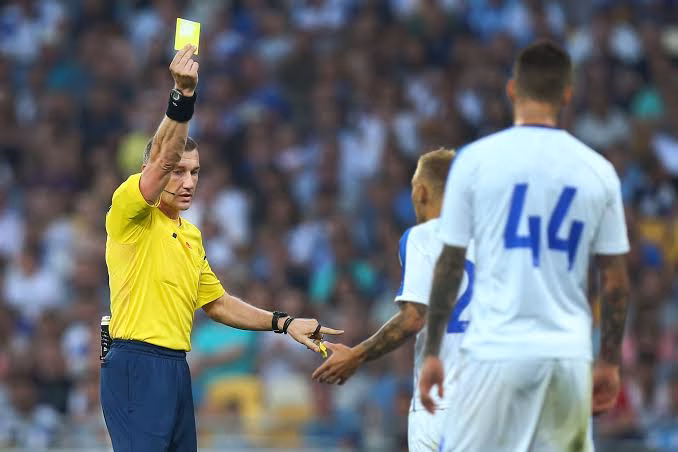 ”Player to Be Booked” in Football Sports Betting – Explained with Examples + Betting Tips